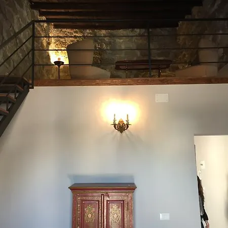 Lincoln Apartment *